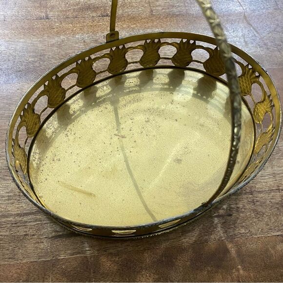 Vintage solid brass handles tray with pineapple railing - Picture 3 of 5